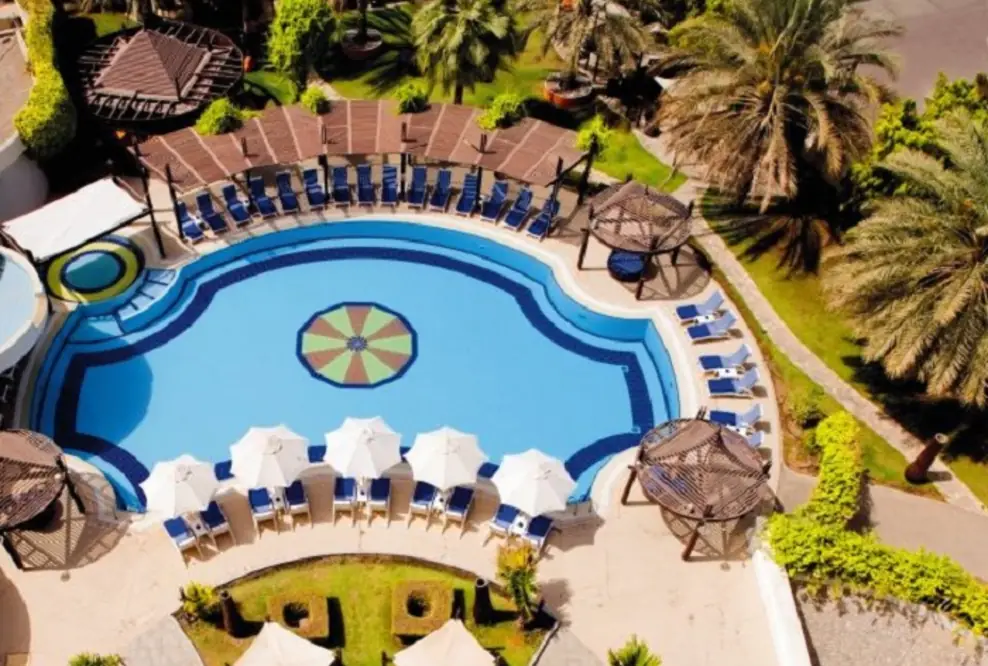 Radisson Blu macht die Sommer-Reise-Welt „Blu“