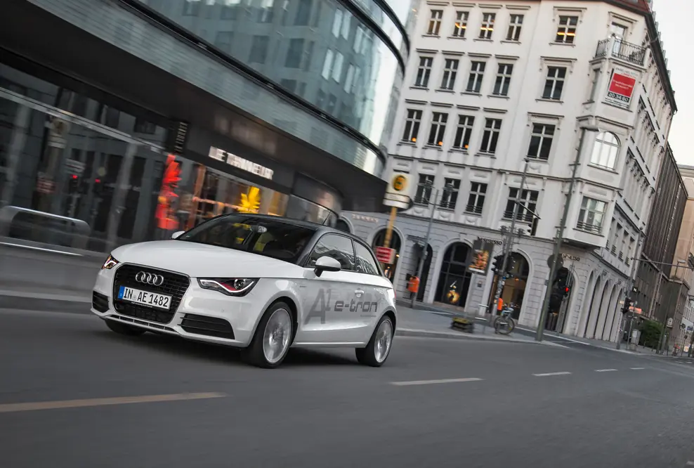 Audi beim Großversuch simTD: Das Projekt Ampelinfo online