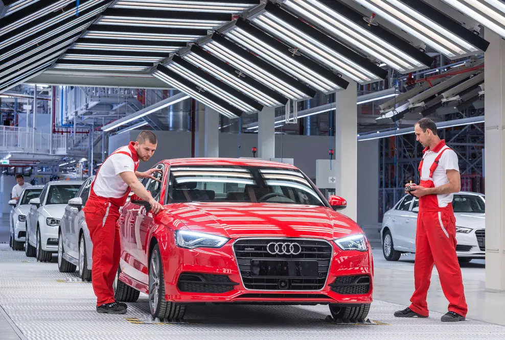 Audi Hungaria feiert Produktionsstart in neuem Automobilwerk