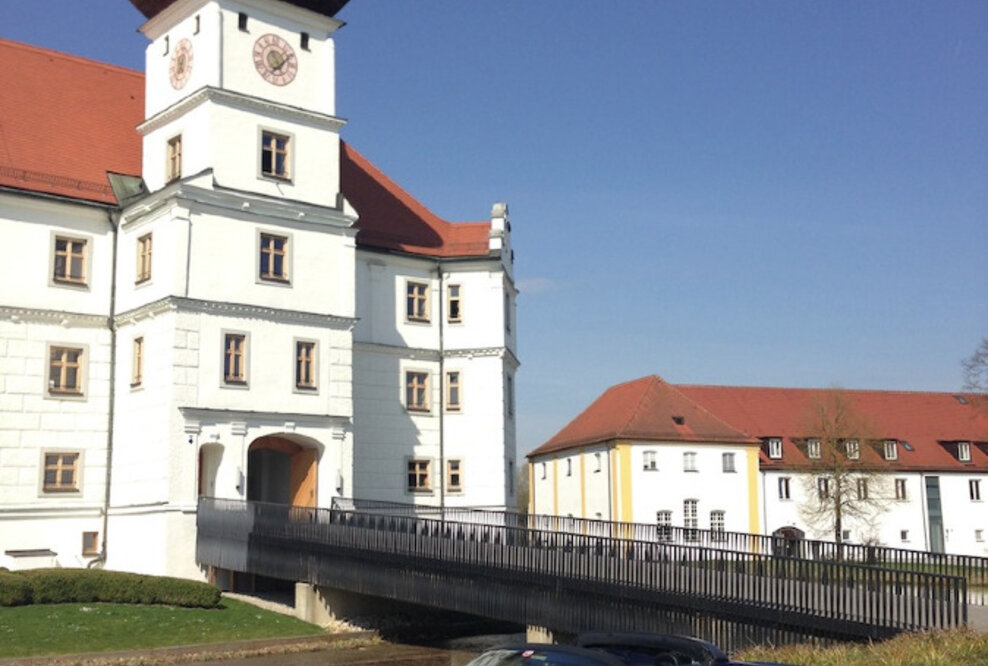 Auf Schloss Hohenkammer dreht sich alles um Elektrofahrzeuge