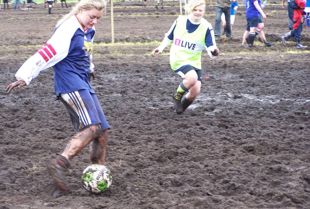 Deutsche Meisterschaft im Moorfußball 2014: Bis zu 80 Teams für Mega-Schlamm-Schlacht in Rieste erwartet