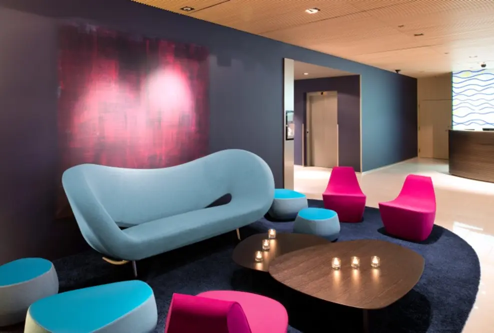 Radisson Blu Hotel, Lucerne: Frischer Moroso-Look in Bar & Lobby