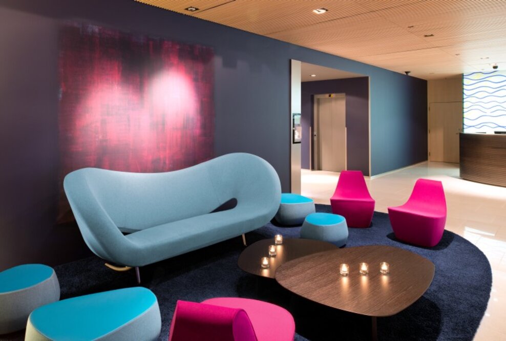 Radisson Blu Hotel, Lucerne: Frischer Moroso-Look in Bar & Lobby