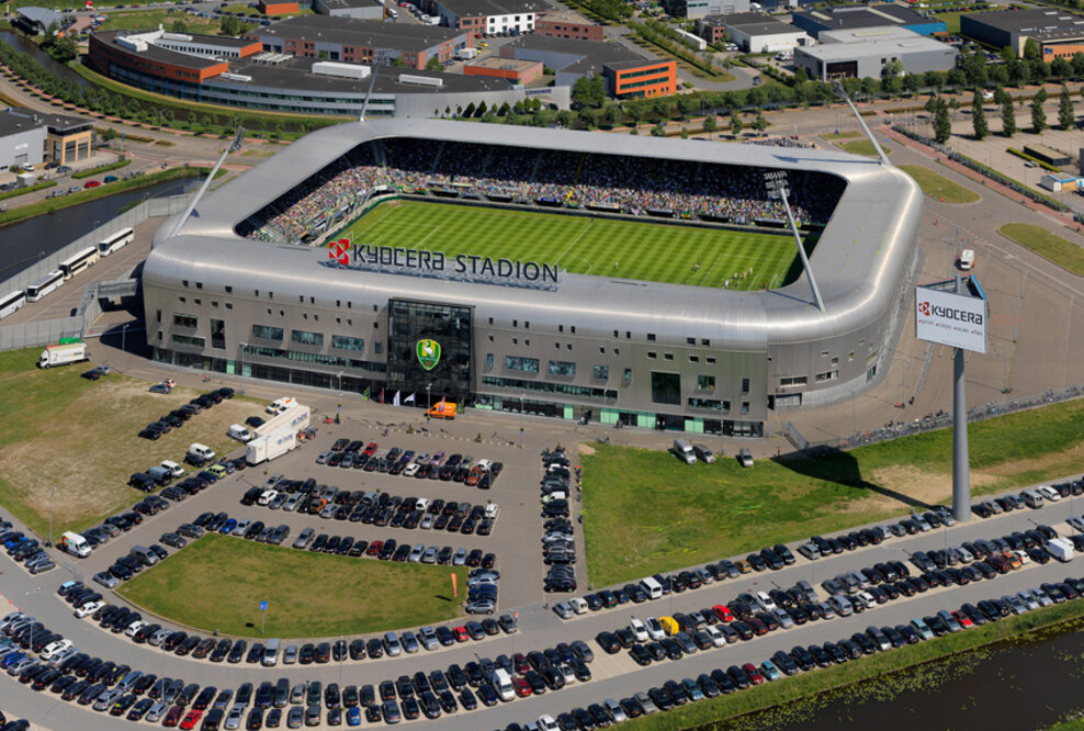 Kyocera stattet Fußballstadion in Den Haag mit 2.900 Solarmodulen aus