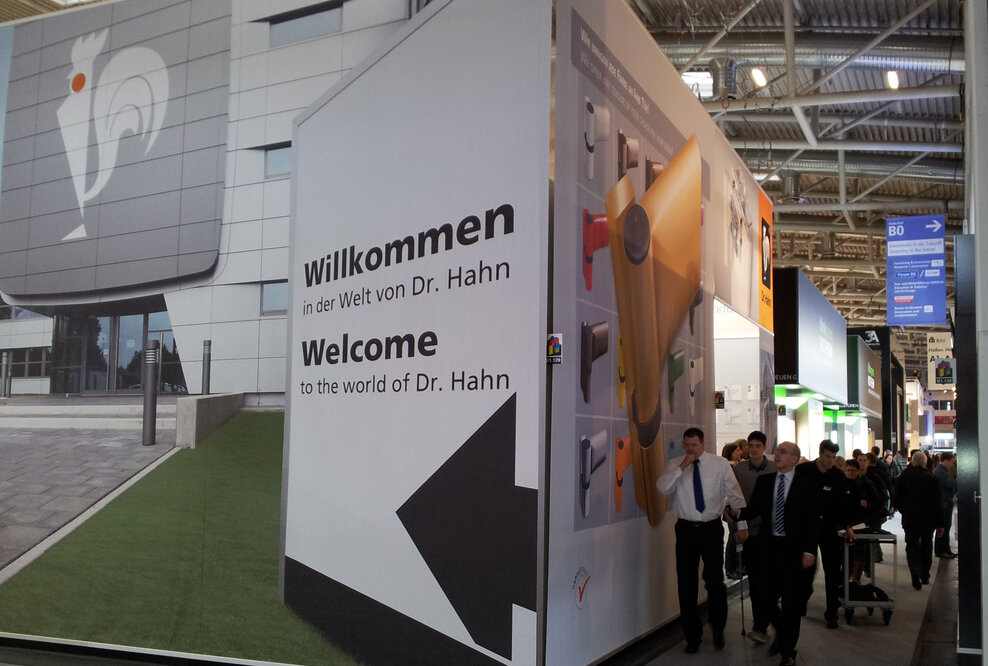 Dr. Hahn auf der fensterbau 2014 - Neue Bandserien und spezielle Applikation für Smartphones