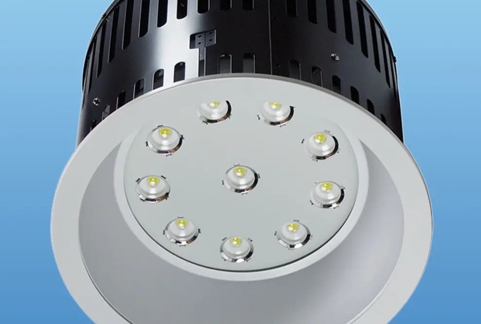 Die neuen Sterne am Hallenhimmel: die LED Hallenstrahler von ChiliconValley