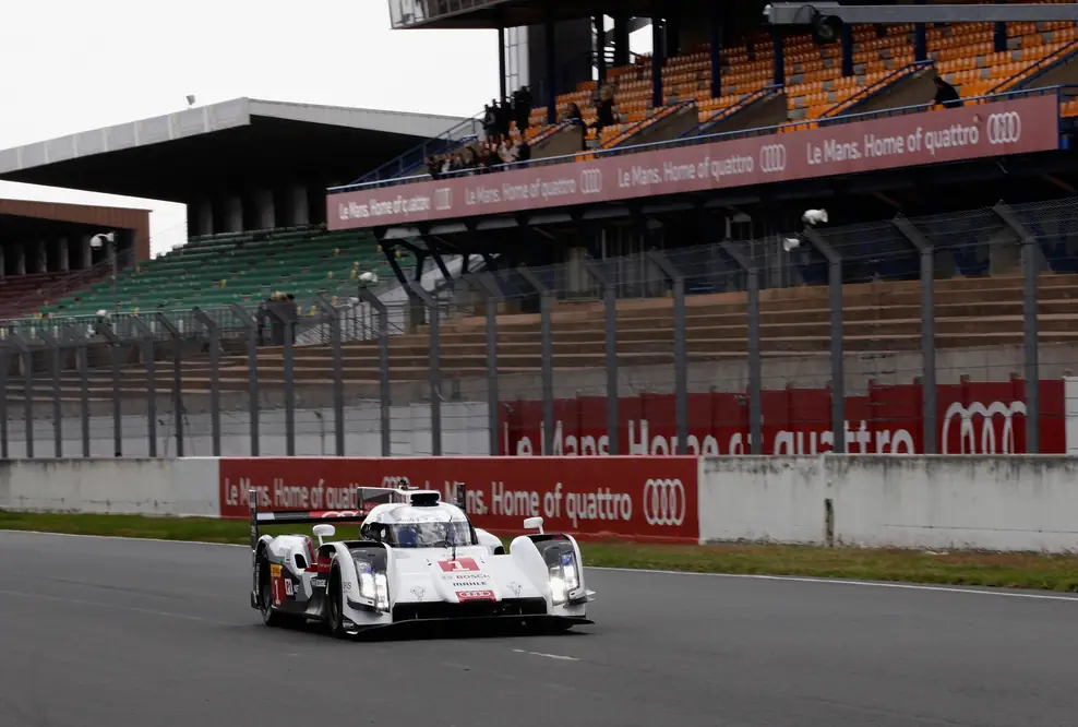 Audi R18 e-tron quattro bereit für offiziellen Testtag in Le Mans