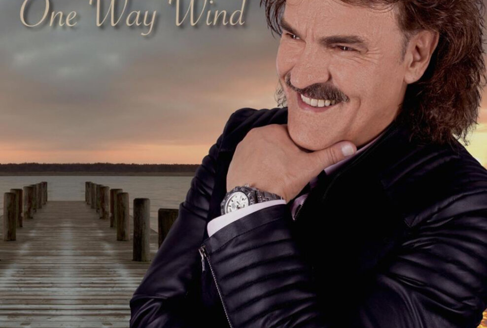 Johnny Bach veröffentlicht beliebten Evergreen "One Way Wind" aud Deutsch