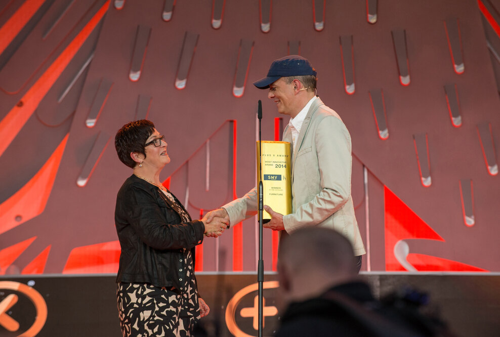 SMV Sitz- & Objektmöbel GmbH erhält den Award: "Innovativste Marke des Jahres"
