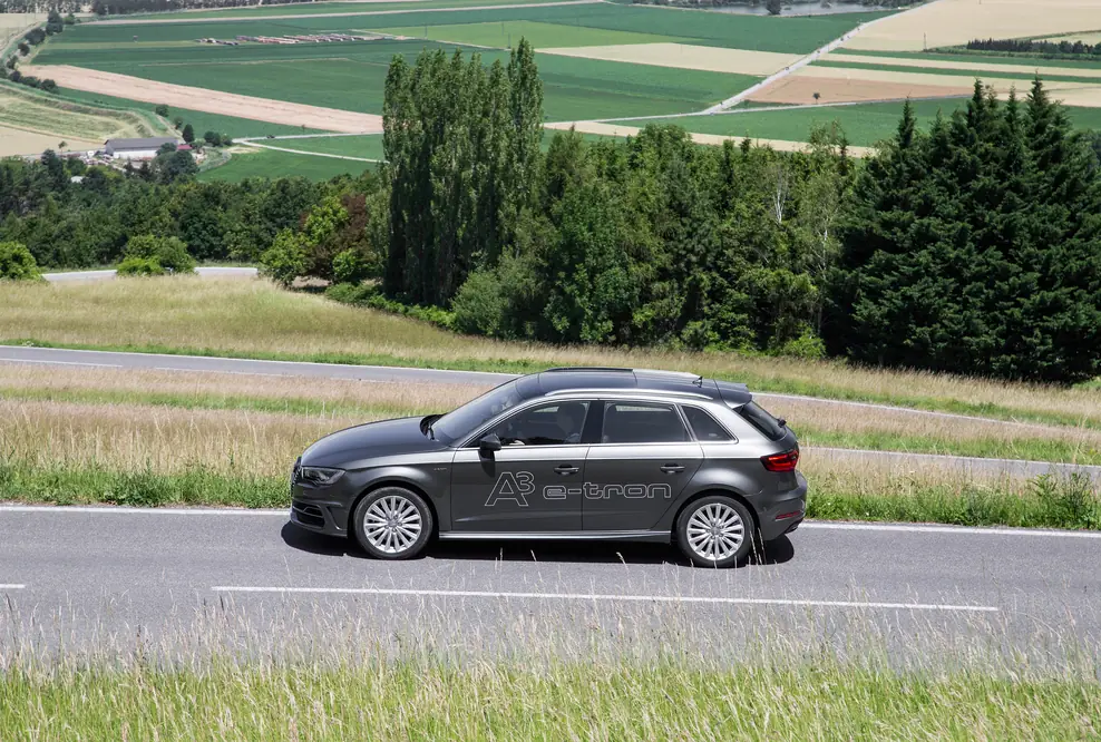 Der Audi A3 Sportback e-tron geht an den Start