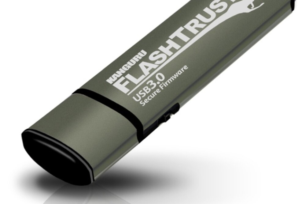 Weltneuheit: Extraschneller USB-Stick 3.0 Kanguru FlashTrust immun gegen BadUSB-Attacken