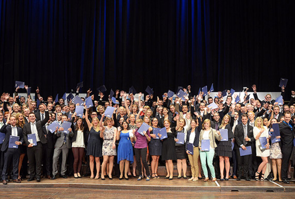 Bachelor-Absolventen an der Berufsakademie verabschiedet