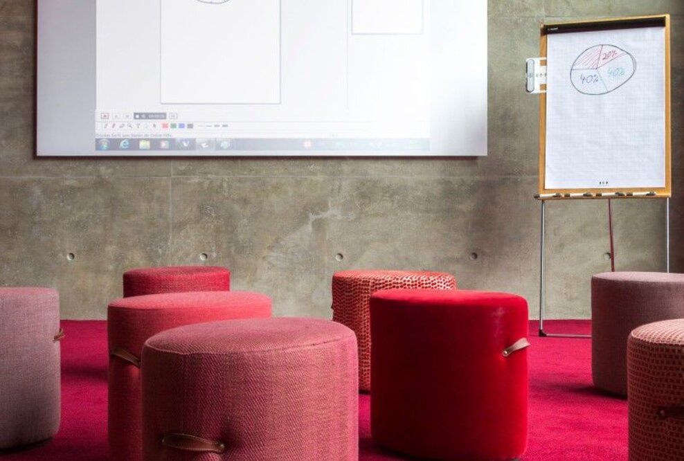 Radisson Blu und Park Inn by Radisson Hotels bieten Tagungskunden innovative digitale Flipsmart-Technik