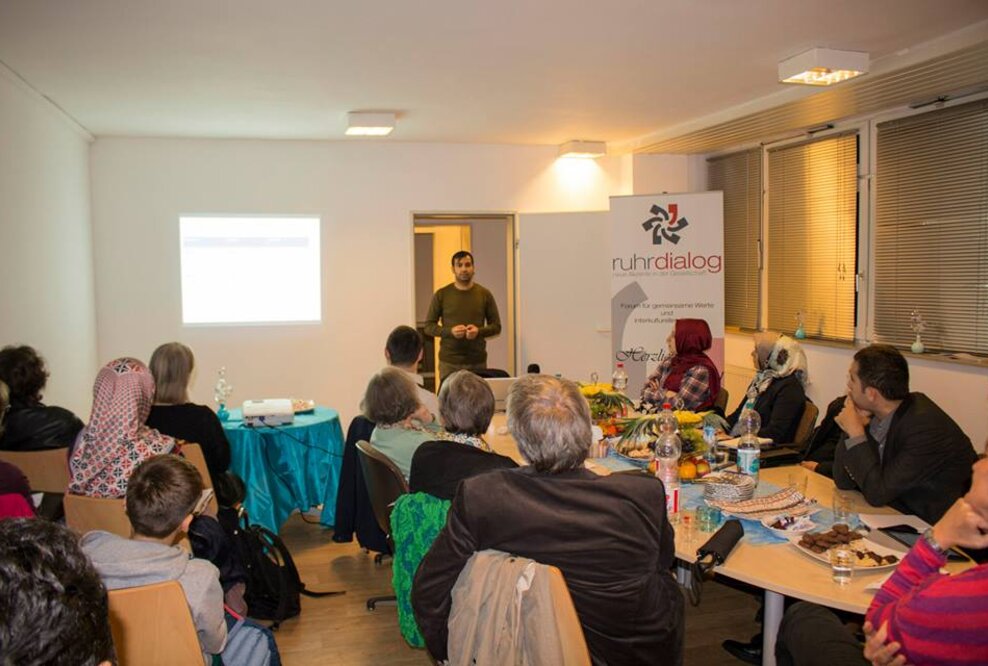 Ruhrdialog e.V. hat mit den Ruhrgesprächen in Duisburg begonnen