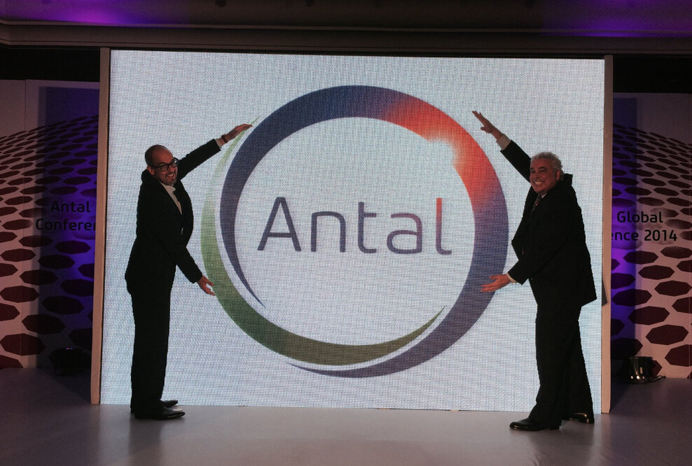 Antal enthüllt das neue Logo