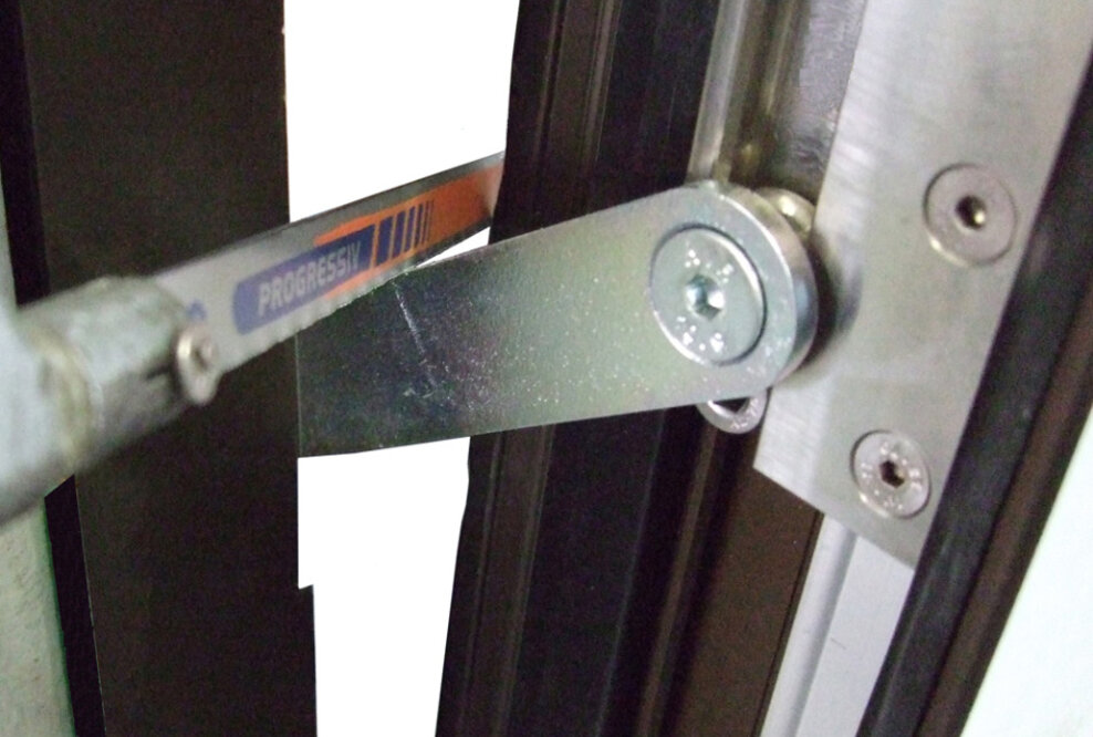 SECURON® Aluminiumfenster: Einbruchschutz auch in gekippter Fensterstellung