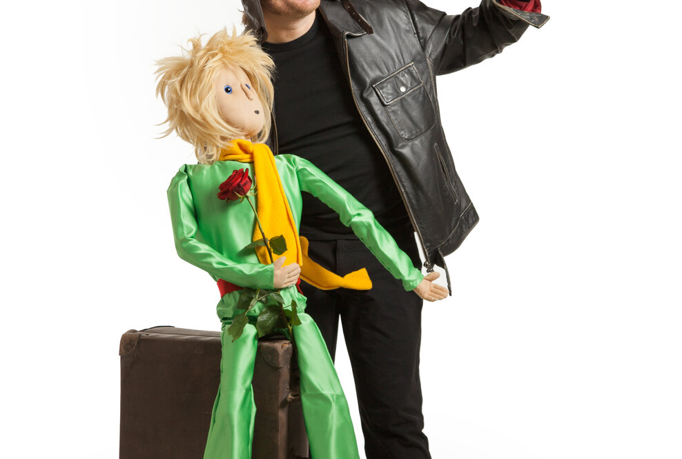 Ein Bauchredner spielt "Der Kleine Prinz"