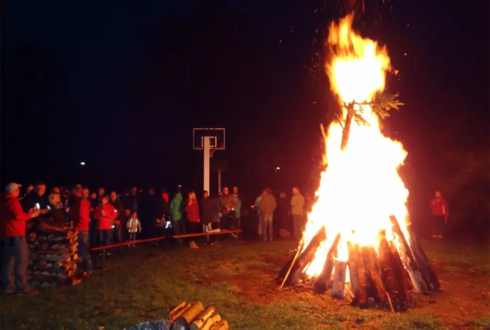 Zur Walpurgisnacht erobern Hexen und Tanzwillige Renneritz