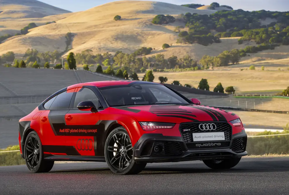 Schneller als ein Sportfahrer: Audi pilotiert auf US-Rennstrecke