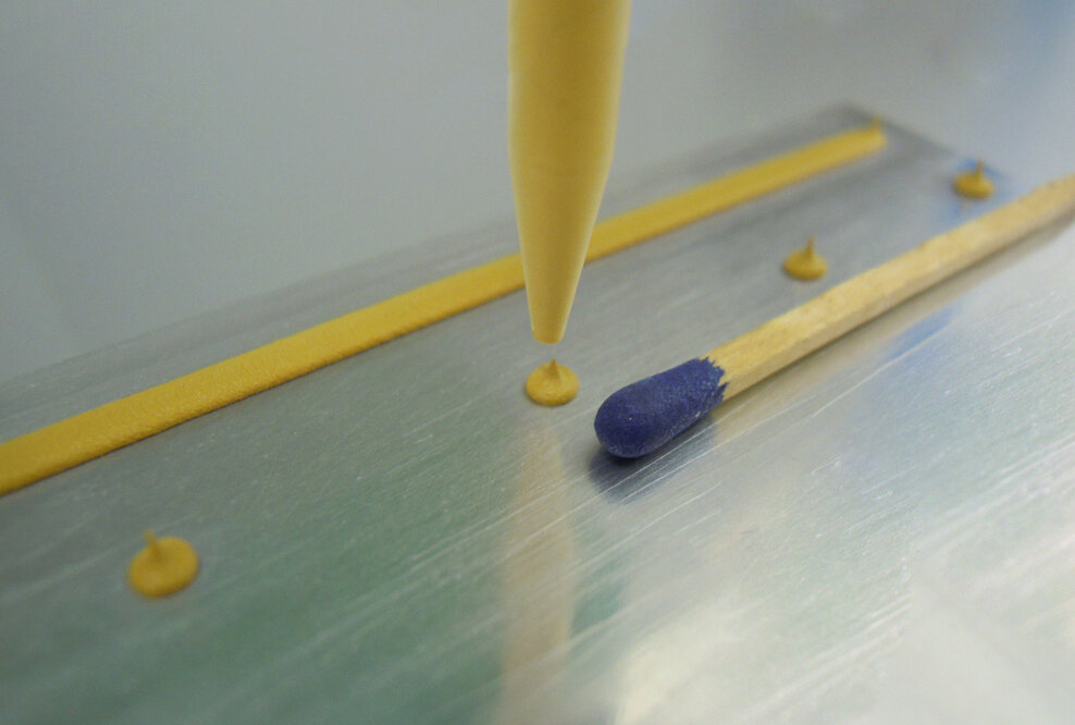 Wärmeleitpasten perfekt dosiert - Mit Mechanik und digitalen Steuereinheiten der Marke preeflow®