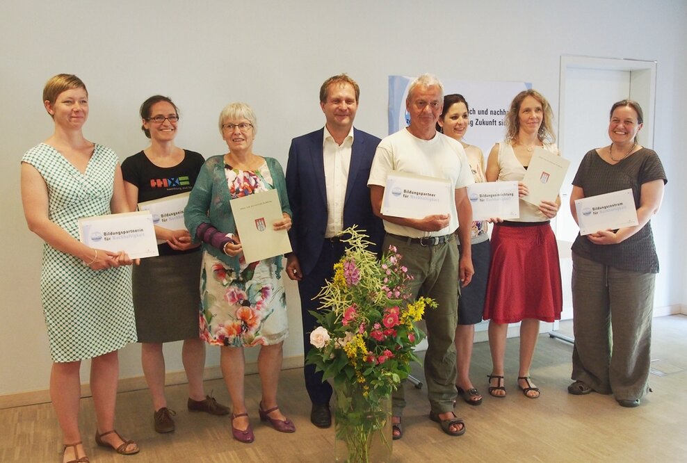 Wie man Nachhaltigkeit heute vermittelt - Umweltsenator zeichnet Bildungsakteure aus