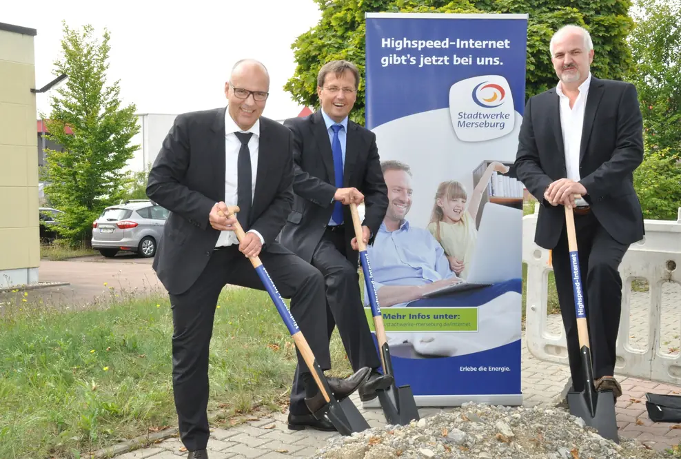 Erster Spatenstich – Stadtwerke Merseburg beginnen mit dem Breitbandausbau