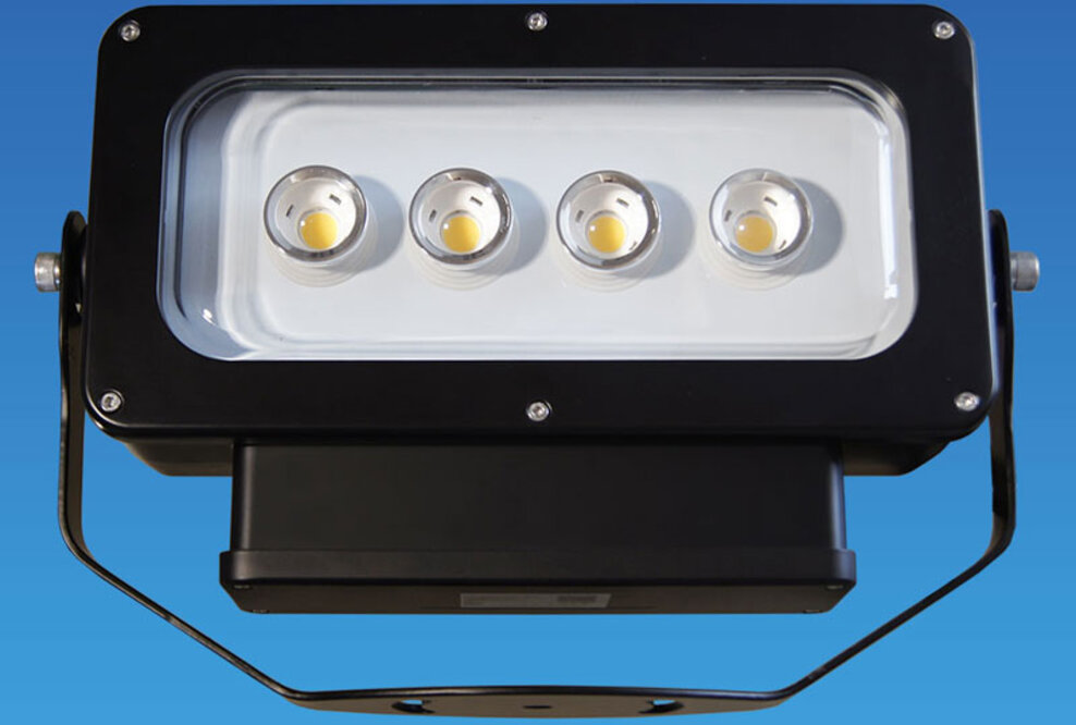 LEDs turn on the light – Brillantes, energieeffizientes LED Flutlicht Floodline von ChiliconValley