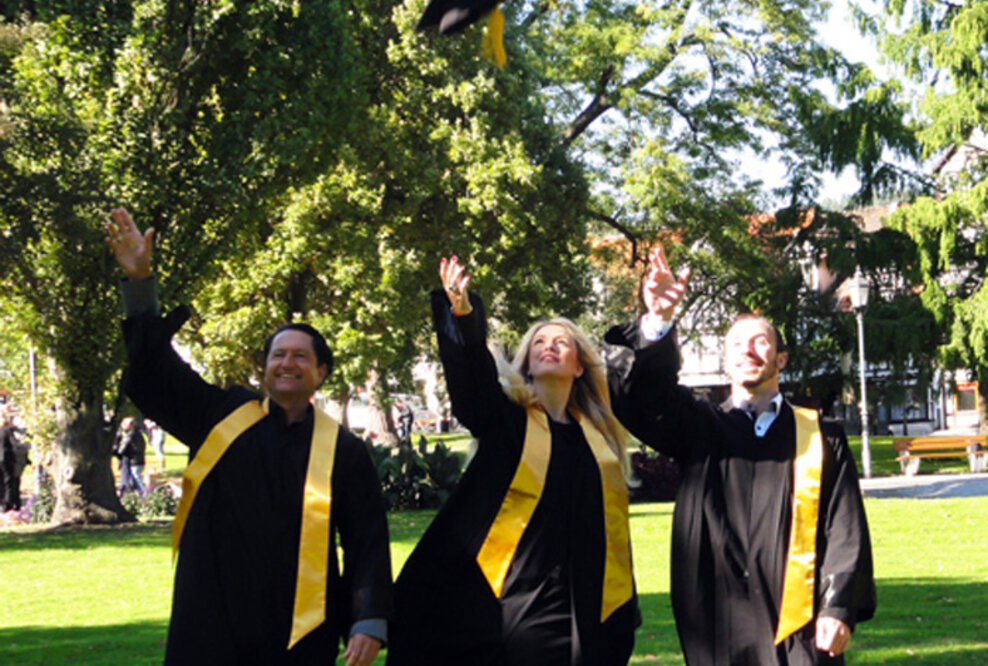 Nah an der Praxis: Trend zum Fernstudium