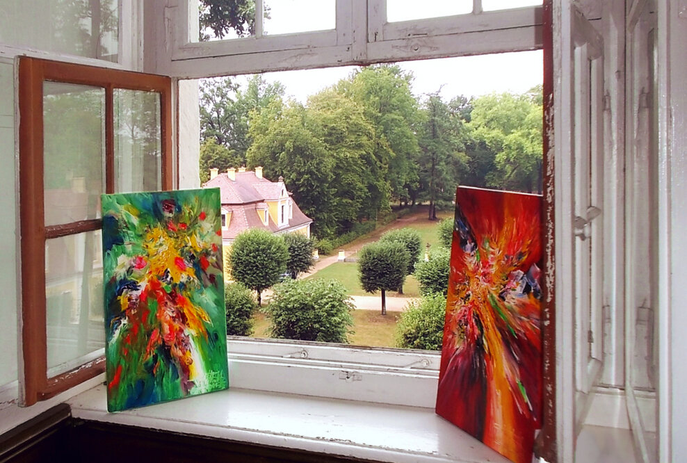 Abstrakte Gemälde verbinden Barock und Moderne im Schloss