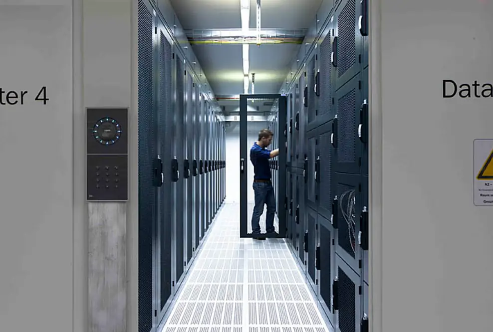PCS präsentiert physische Sicherheit für das Rechenzentrum sowie Zutrittskontrolle, Zeiterfassung und Videoüber