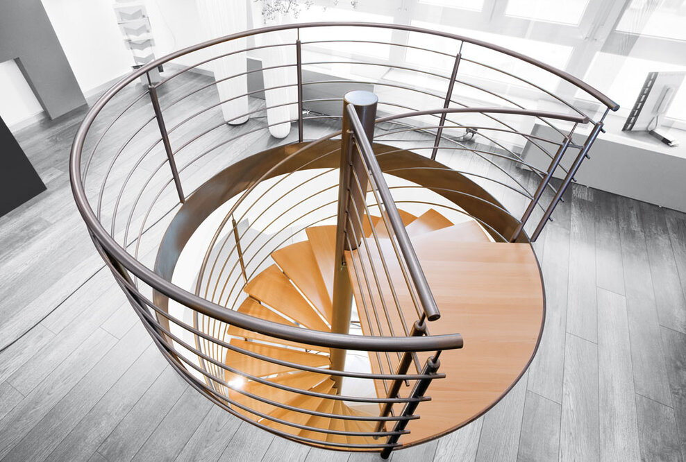 Vom Steigbaum zur DIN 18065 – Die Geschichte der Treppe