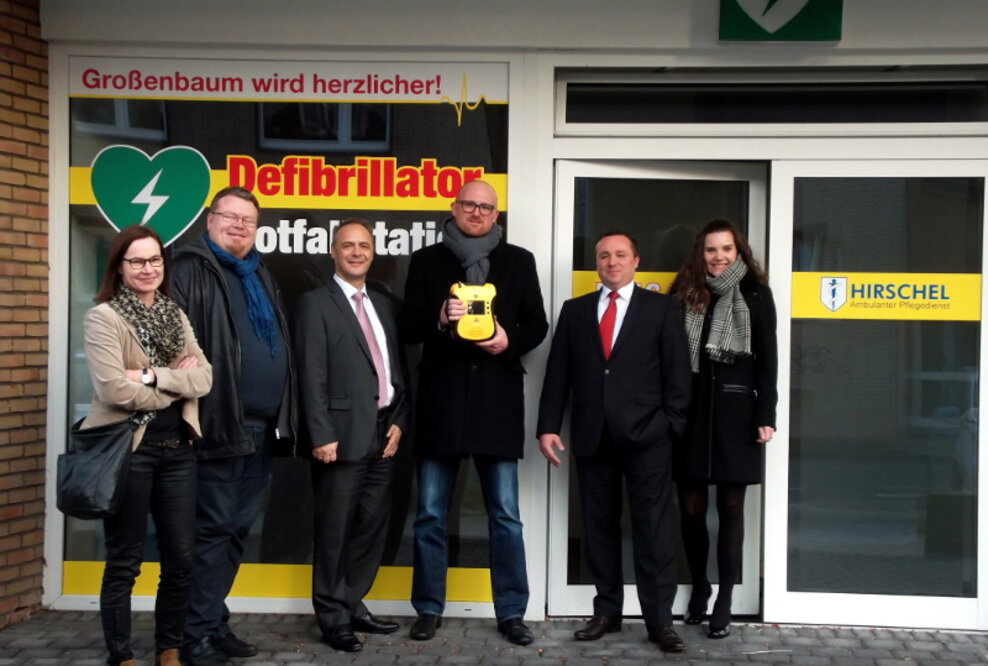 Duisburg wird herzlicher – Sören Link und Volker Haasper weihen Defibrillator-Standort im Süden der Stadt ein