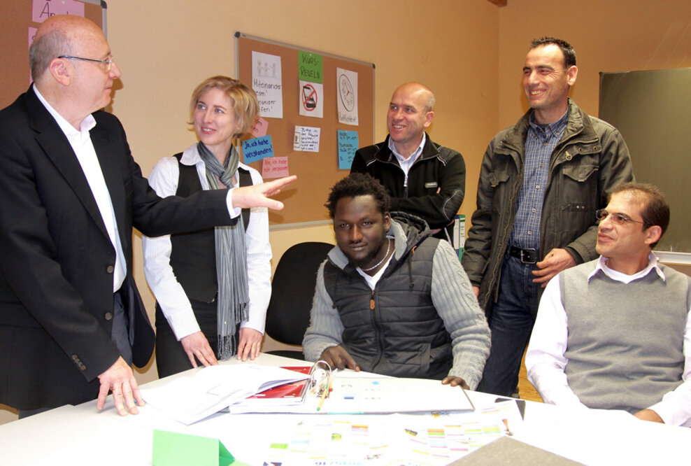 Ein Vorbild für ganz Bayern: Innovatives Modellprojekt eröffnet Job-Perspektiven für Flüchtlinge