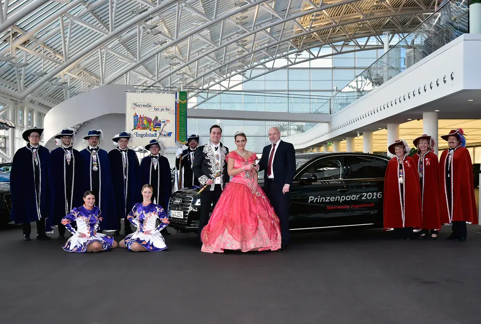 Prinzenpaar der Narrwalla fährt Audi A8