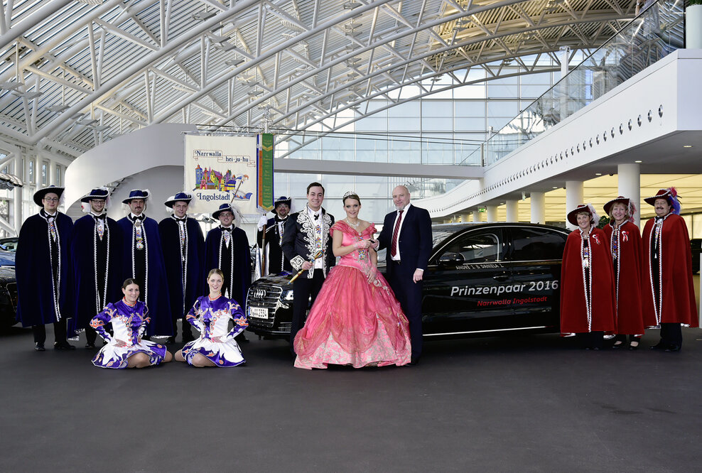 Prinzenpaar der Narrwalla fährt Audi A8