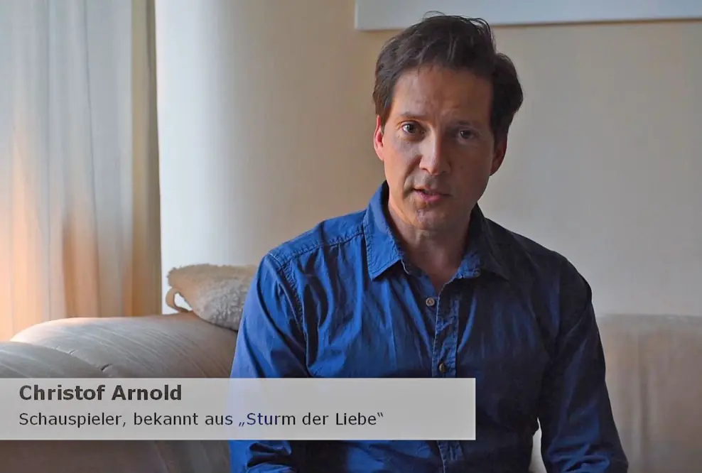 Video-Botschaften gegen die Handynutzung am Steuer: Prominente unterstützen Kampagne „BE SMART“