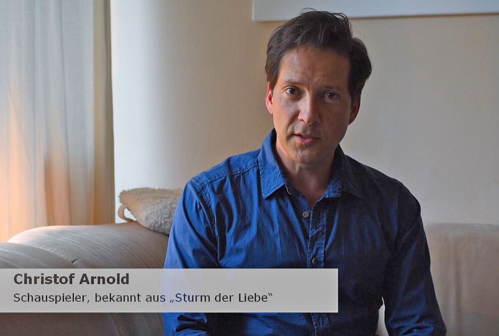 Video-Botschaften gegen die Handynutzung am Steuer: Prominente unterstützen Kampagne „BE SMART“