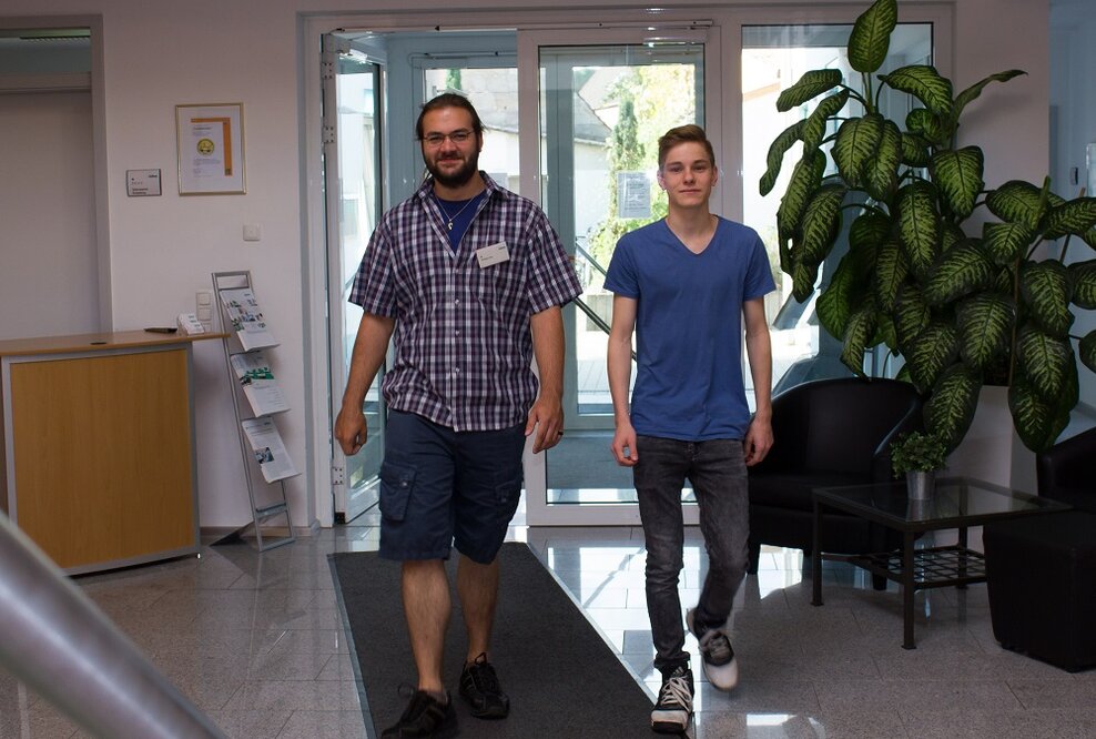 Auf zwei Wegen zum Ziel IT-Ausbildung