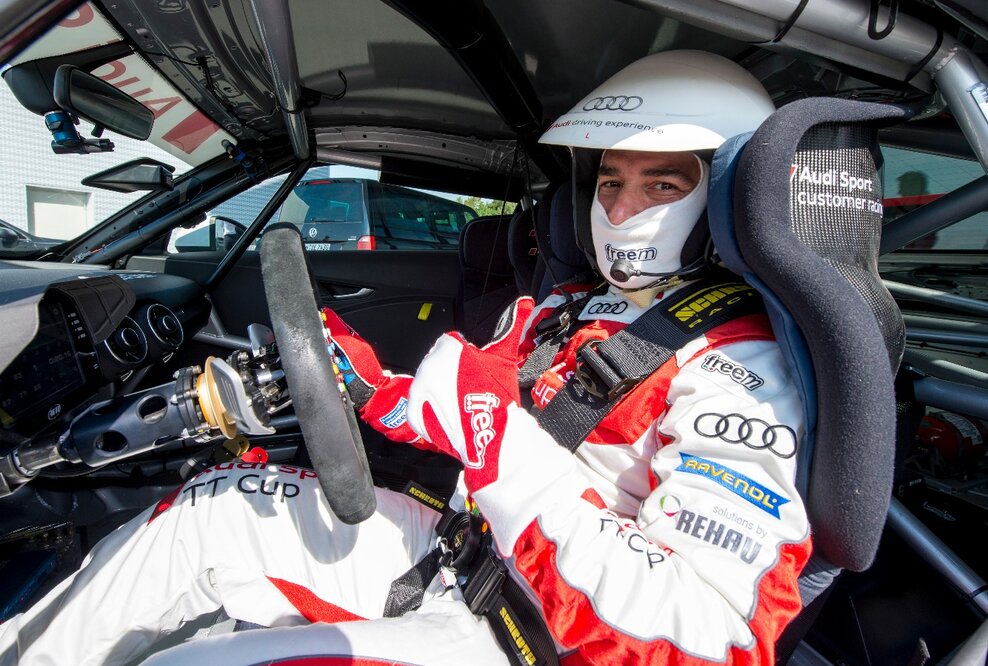 Sommerpause ade: Audi Sport TT Cup mit hochkarätigen Gaststartern am Nürburgring