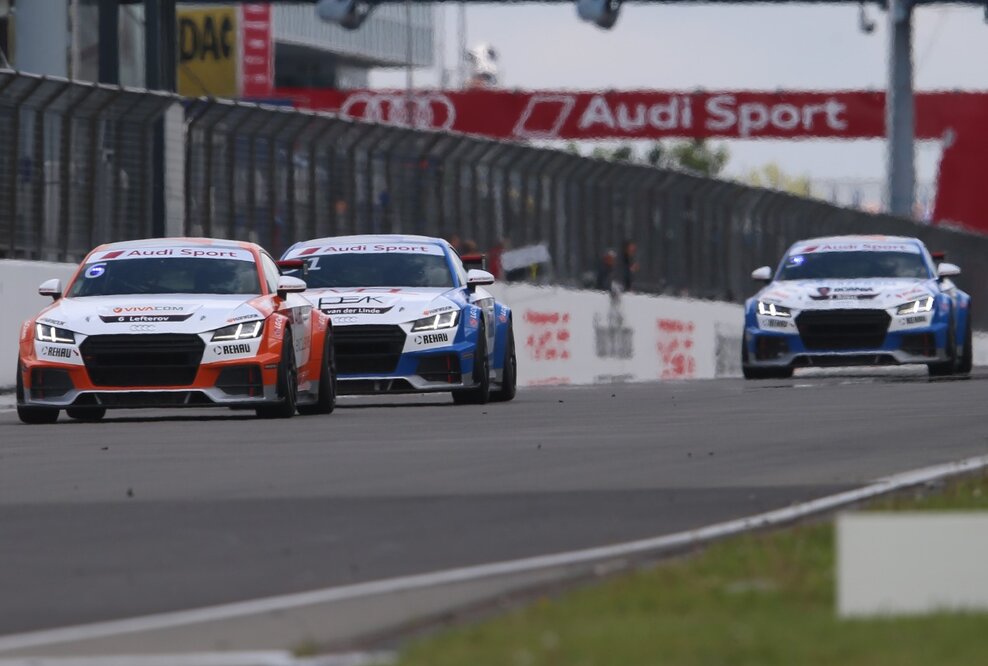 Sommerpause ade: Audi Sport TT Cup mit hochkarätigen Gaststartern am Nürburgring