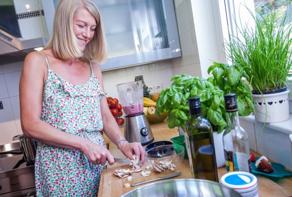 Rheuma: Erste Anzeichen ernst nehmen, schmerzende Betätigungen dosieren – so der Rat von Ergotherapeuten