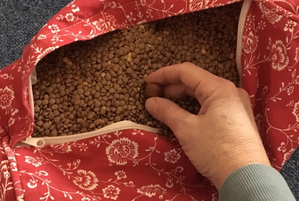 Rheuma: Erste Anzeichen ernst nehmen, schmerzende Betätigungen dosieren – so der Rat von Ergotherapeuten