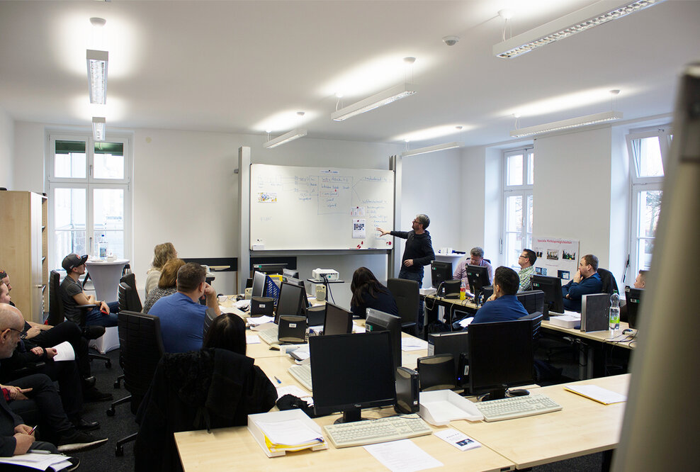 Teilnehmer des BTZ Leipzig im Zukunftsdialog mit DB Netz AG