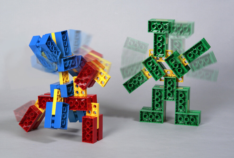 COMO® - Kinder bauen bewegliche Figuren aus Basisbausteinen und in sechs Richtungen