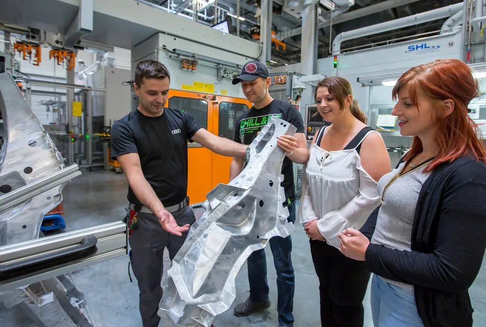 Mehr als 3.700 interessierte Besucher beim Mitarbeitertag bei Audi in Münchsmünster