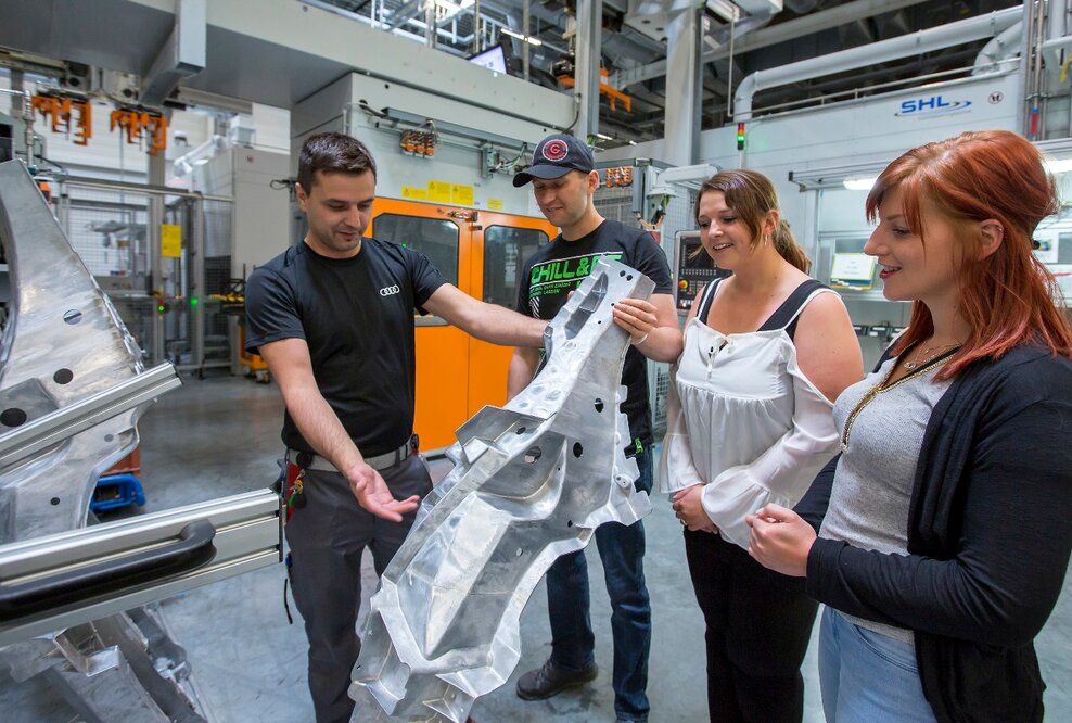 Mehr als 3.700 interessierte Besucher beim Mitarbeitertag bei Audi in Münchsmünster