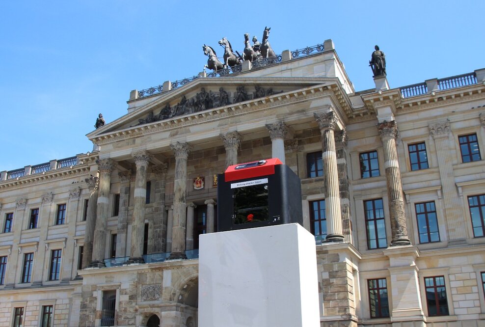 Weltpremiere des Bildungsdruckers beim Bundeswirtschaftsministerium