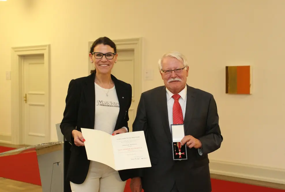 Bundesverdienstkreuz für Karl Heinz Möhrmann - Aufbau Selbsthilfe-Netzwerk Bayern: 23 Jahre im Dienst der Angehörigen psychisch Kranker