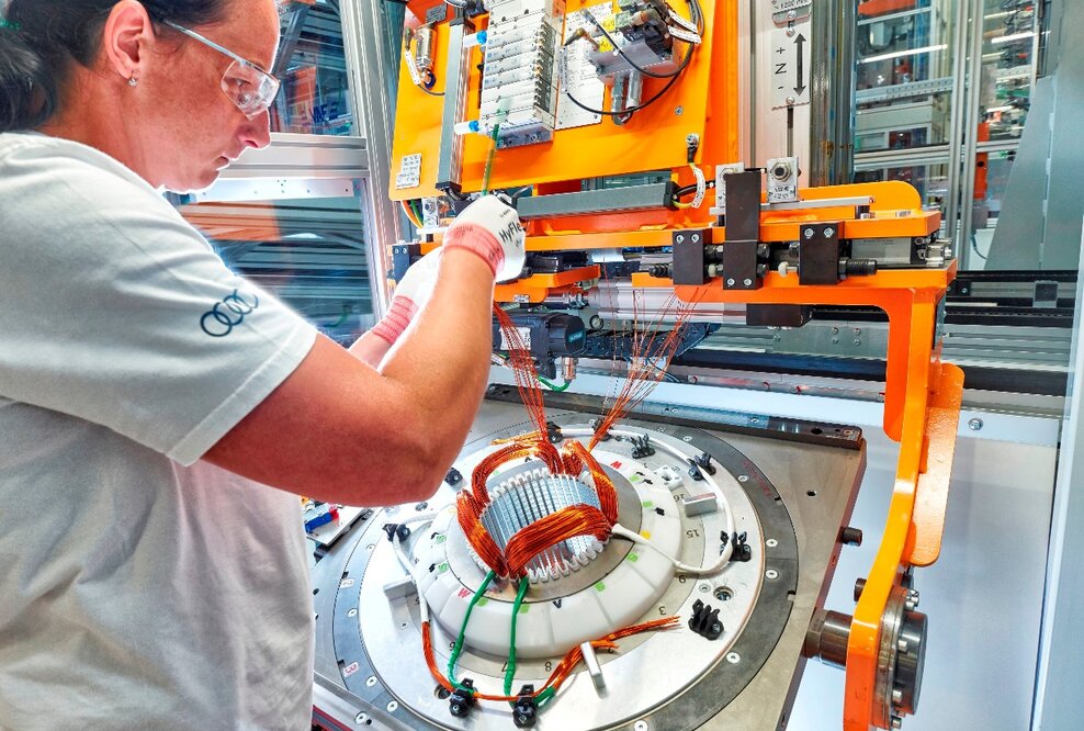 Neue Ära: Audi Hungaria startet Serienproduktion von Elektromotoren
