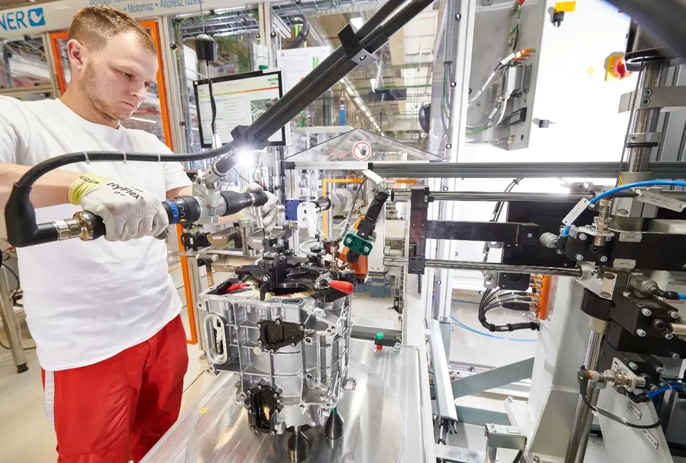 Neue Ära: Audi Hungaria startet Serienproduktion von Elektromotoren